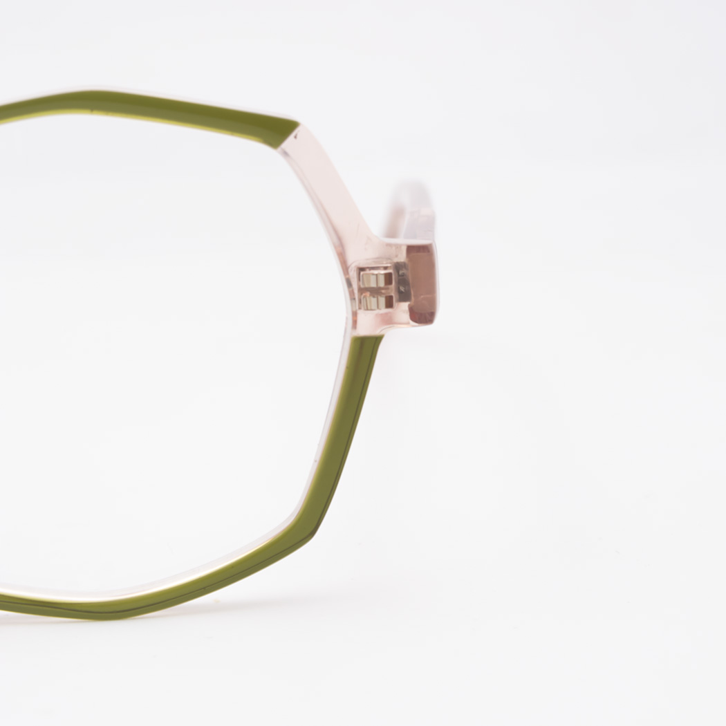 caroline-abram-heta-782-05