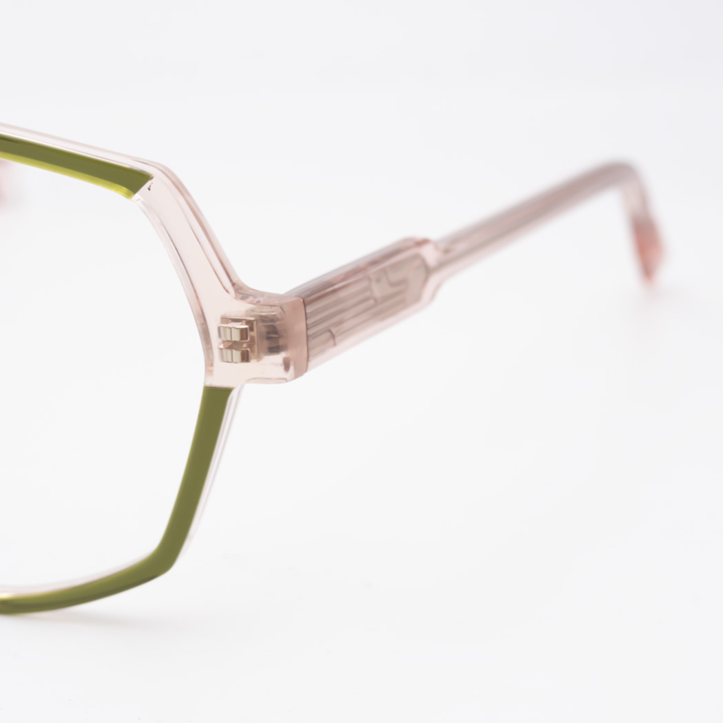 caroline-abram-heta-782-05